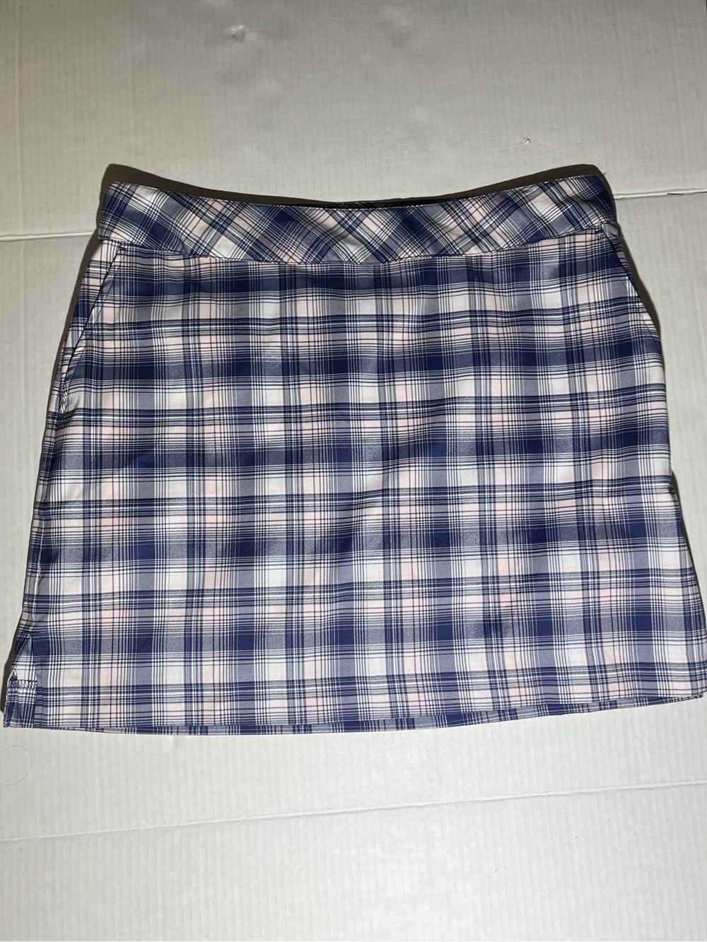IZOD - Blue Soft Pink White Plaid Women’s Skort/Active Wear
Izod Golf